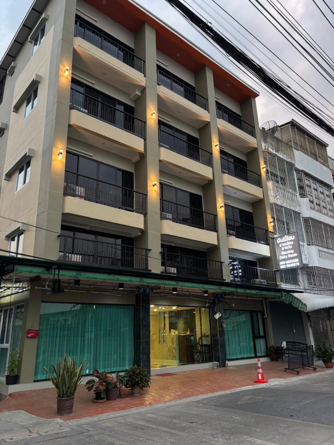 Money Apartment *